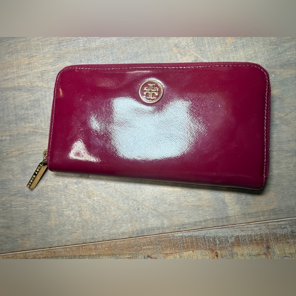 Tory Burch Handbags - Tory Burch Hot Pink Patent Logo Zip Wallet with Gold Emblem